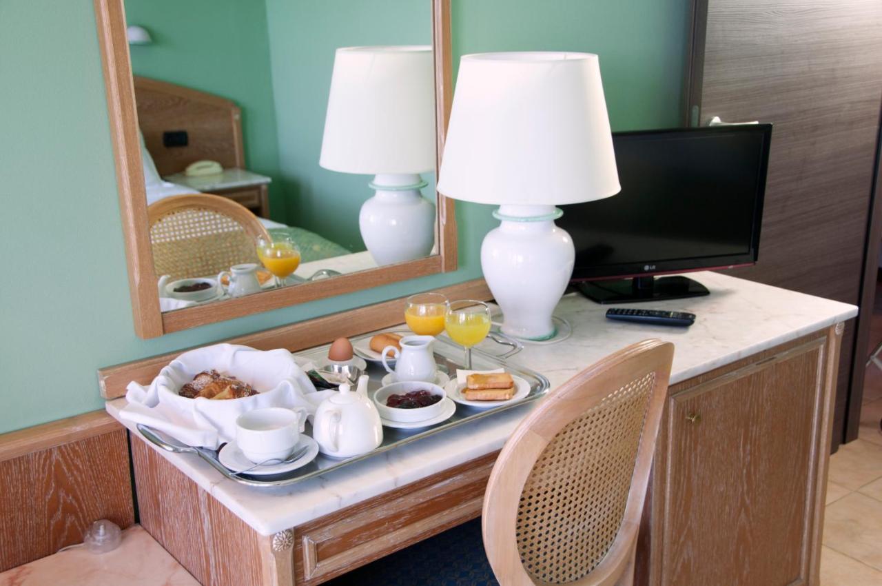 Hotel Europa Испра Экстерьер фото