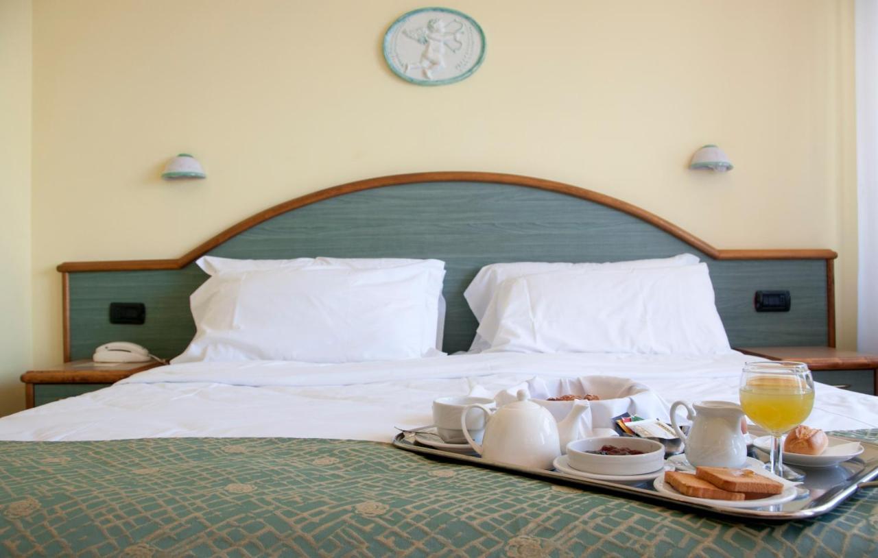 Hotel Europa Испра Экстерьер фото