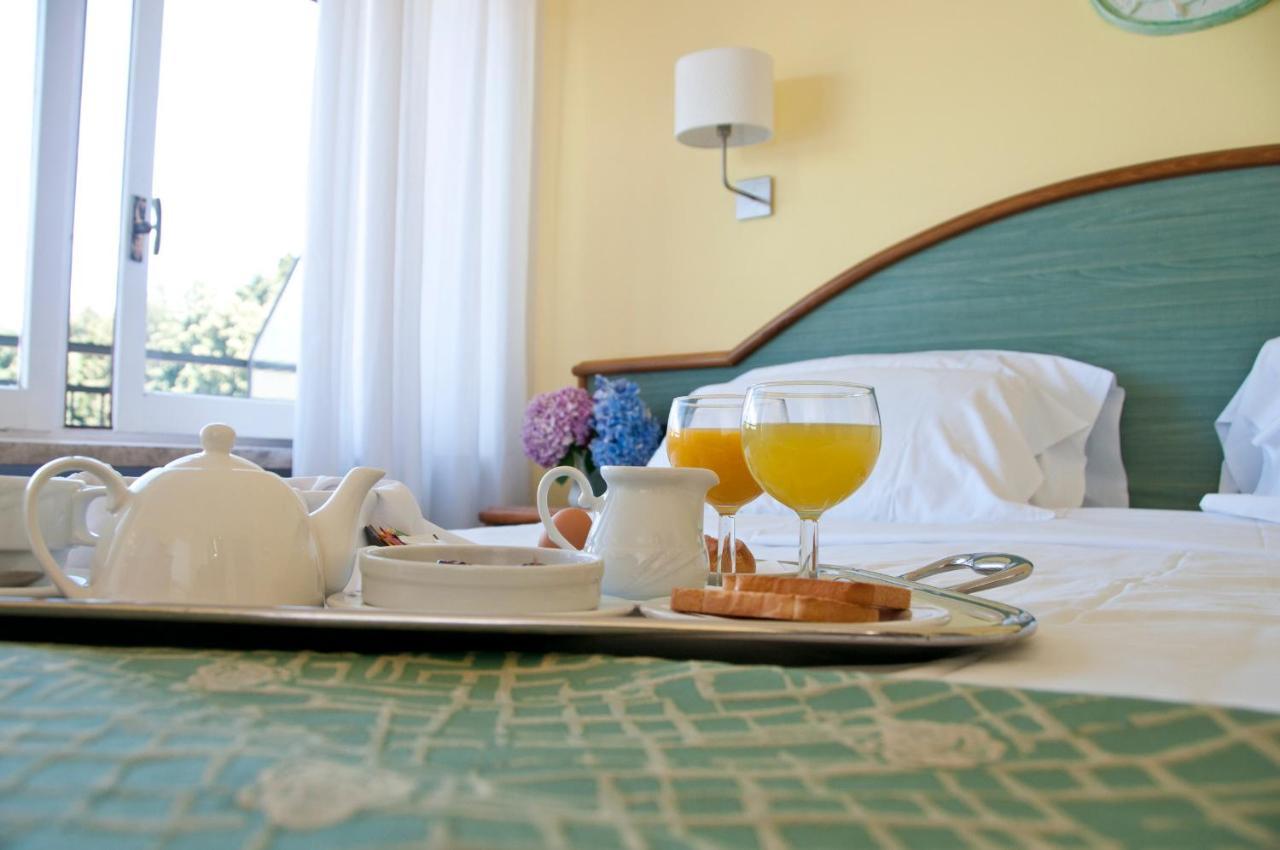 Hotel Europa Испра Экстерьер фото